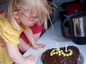 Nessy und ihr Geburtstagskuchen